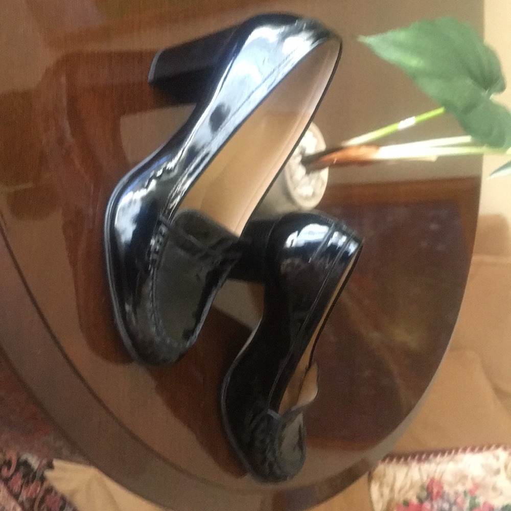 Black patent shoes